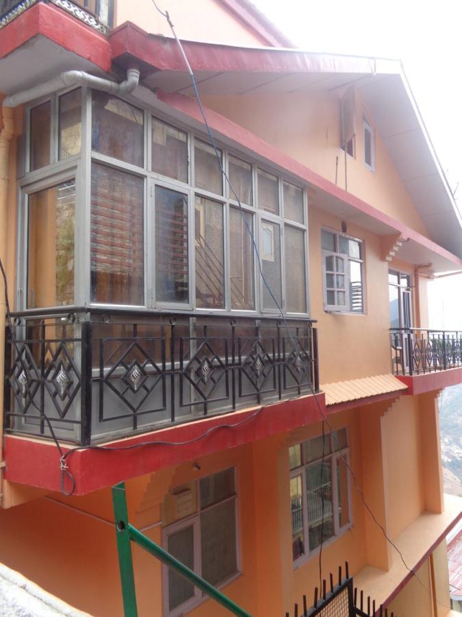 Deluxe Homestay Apartments With Kitchen In Shimla Luaran gambar